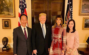 郭台銘貼出與川普、梅蘭妮亞合照   網友大讚「最強外掛」