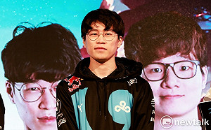 《爐石戰記》巨龍將生！台韓明星大對抗　Flurry：韓國人也覺得我長得像Roger