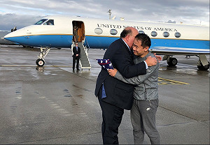 美伊罕見合作換囚  川普推文感謝德黑蘭