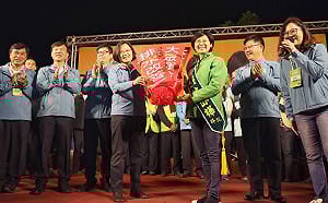 連趕兩場高雄立委造勢晚會 蔡英文呼籲保衛台灣民主自由