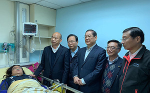 陳玉珍夾傷手住台大急診重症區 黃國昌批：台灣權貴真的不一樣