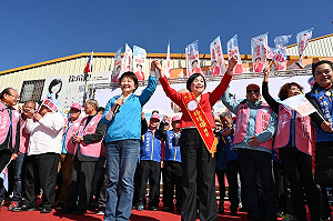 盧秀燕批洪慈庸帶頭落跑 洪辦：市政吊車尾才是對人民不義