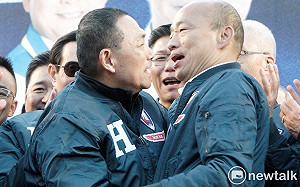 藍新北大造勢吸6萬人 禿子漢子終合體、 朱送大擁抱