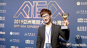 2019電競大賞》連中三元！J Team營運長Willy拿獎拿到手軟