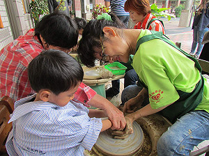 綠衣天使助腦麻協會更新教學設備  點亮希望與愛