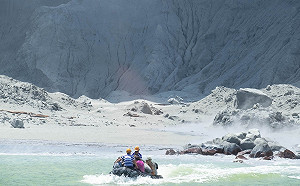 (影)紐西蘭白島火山爆發已確認5人死亡 預計死傷人數將再上攀