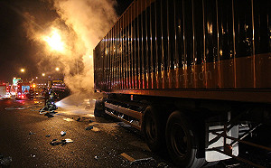 驚！國道追撞火燒車 母女喪火海