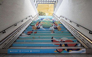 新竹車站地下道大變身！大型彩繪階梯尋找可愛動物身影