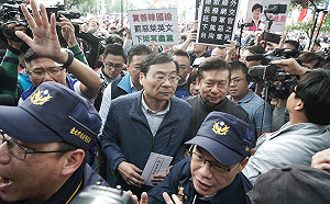 現場直擊》不去外交部！藍營立委改到政院聲援蘇啟誠   高喊韓國瑜凍蒜！