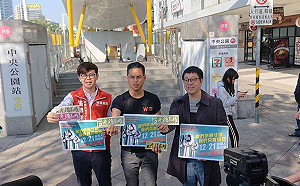 (影)「罷韓四君子」發「光復高雄」貼紙 呼籲反對遊行暴力