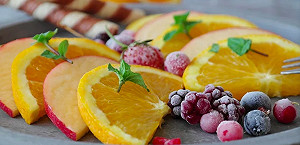 男切水果招待公司來賓！端上桌客全傻眼　驚：沒被開除嗎