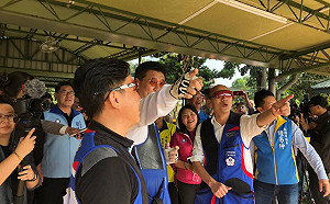 韓國瑜攜手立委候選人打靶 宣示打擊選舉歪風