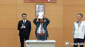 嘉市立委選候選人抽籤 籤王高喊：「先總統蔣公復活」