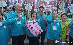 高市立委抽籤 藍綠陣營互喊口號陣為1221大遊行熱身