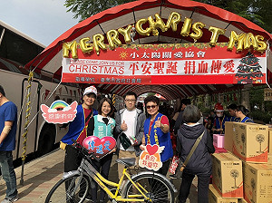 耶誕捐血傳愛　挽袖當個不一樣的耶誕老人