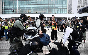 港「學生歷量」聲援維族 又見實彈槍高舉…