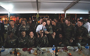 推年改總統與庶民同制  馬克宏放棄月領6千歐元優退