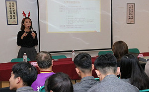 移民官扮麋鹿 祝新住民學子「聖誕快樂」