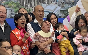 批罷韓團體用遮羞布製造假象  韓國瑜酸：比劉謙變魔術厲害