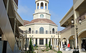 台中麗寶outlet二期試營運  全台首間鐘樓造型星巴克亮相