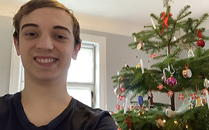 《英雄聯盟》耶誕快樂！電競選手齊慶佳節