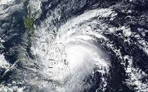 颱風巴逢朝菲律賓潑冷水 逾萬人避難所過耶誕