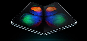 全台首支左右摺疊手機　三星Galaxy Fold明年在台上市