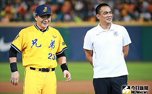 中職／同樣球員退休轉副領隊　陳金鋒向彭政閔傳授心法