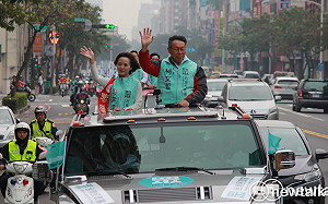 高雄車隊掃街 柯文哲直呼「溫暖」:南部人真的比較熱情