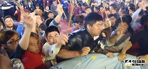 搶頭香改成「2公里賽跑」 信徒笑翻:公平!憑實力輸贏