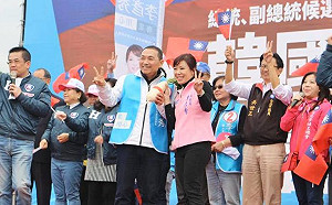 口誤「韓國瑜是3號」 侯友宜笑到「歪腰」後這樣說.....