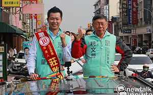 酸總統選舉「韓總機vs.讀稿機」 柯文哲：希望我是智慧型手機