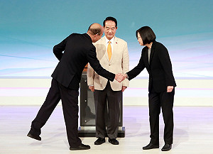 總統辯論會》蔡質疑韓市長中途落跑  初選還說「Yes, I do」