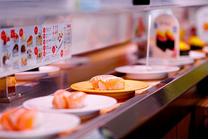 吃迴轉壽司驚見輸送帶全沒東西!老饕一看曝「專業吃法」