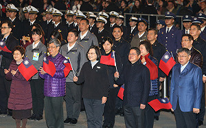 109總統府元旦升旗飄政治味 挺英挺韓隔空叫陣