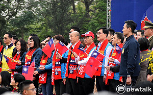 出席高市府元旦升旗典禮 韓國瑜：告別2019「亂」迎接2020「爽」