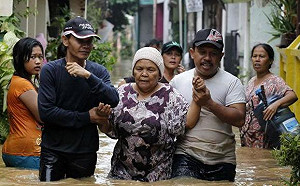 雅加達暴雨洪災 死亡增至21人