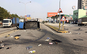 (影)中市南屯拖板車撞貨車2死1傷 失速狂飆畫面曝光