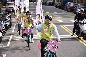 選前5天  江永昌「五福臨門」單車隊拜票