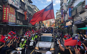 拚中和成總統故鄉！韓國瑜邱烽堯合體首度車隊掃街