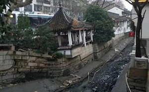 中國蘇州十全街秒變豆腐渣  網嚇：以為塌了十條街