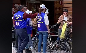 (影)不滿被比中指挑釁 統促黨當街狂毆藝人柯宇綸