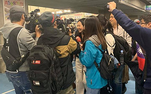 照片會說話！楊蕙如「巧遇」李佳芬看球賽