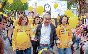 讓母親愛的雙手指引台灣方向！吳念真力挺3位媽媽進國會