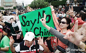 現場直擊》凱道英粉陸續集結中 異於昨天韓粉早早到