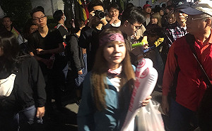 現場直擊》凱道湧入人潮 參加小英「民主勝利之夜」年輕人比較多！