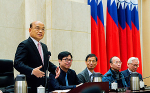 率領內閣總辭獲蔡英文慰留 蘇貞昌續任行政院長