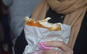 小英贏就是爽！嘉市四青年集資請吃千份雞排