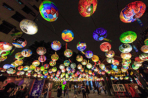 千盞燈籠照亮台南街道 普濟殿1/19華麗點燈