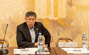 爆賀瑞普花蓮買文具免錢 柯文哲：老闆還跟他討論「布拉格之春」